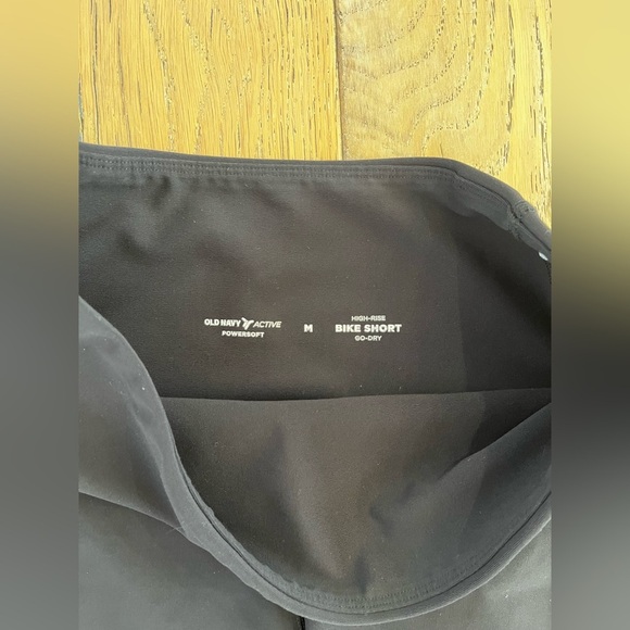 Old Navy High Rise Powersoft Bike Short 4” inch Women Medium Black Pockets - Picture 5 of 5